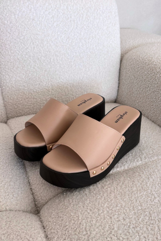 Dames slippers op platform met gouden studs in zandkleur Arionne