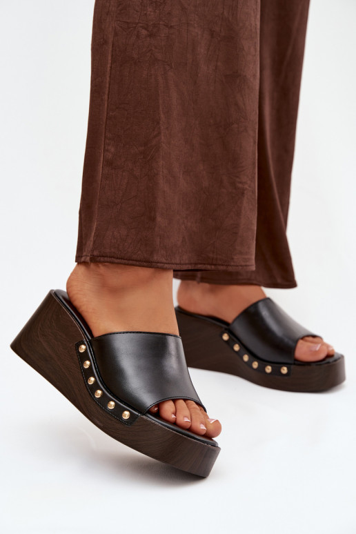Dames slippers op platform met gouden studs in zwarte kleur Arionne