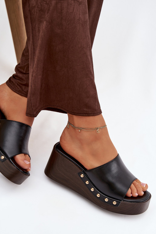 Dames slippers op platform met gouden studs in zwarte kleur Arionne