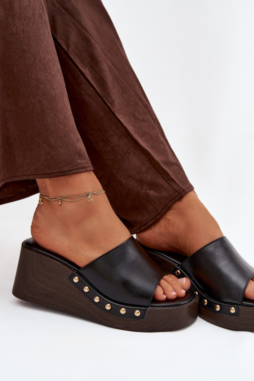 Dames slippers op platform met gouden studs in zwarte kleur Arionne