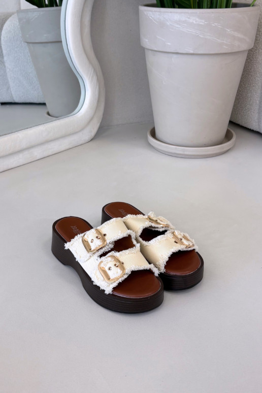 Damespantoffels met platform in goudkleur met ivoorkleurige gespen