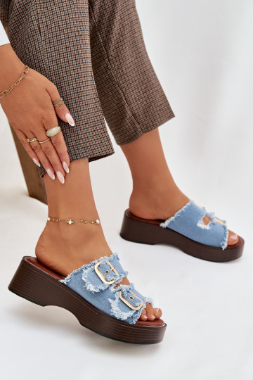 Damespantoffels met platform in goudkleur met blauwe gespen