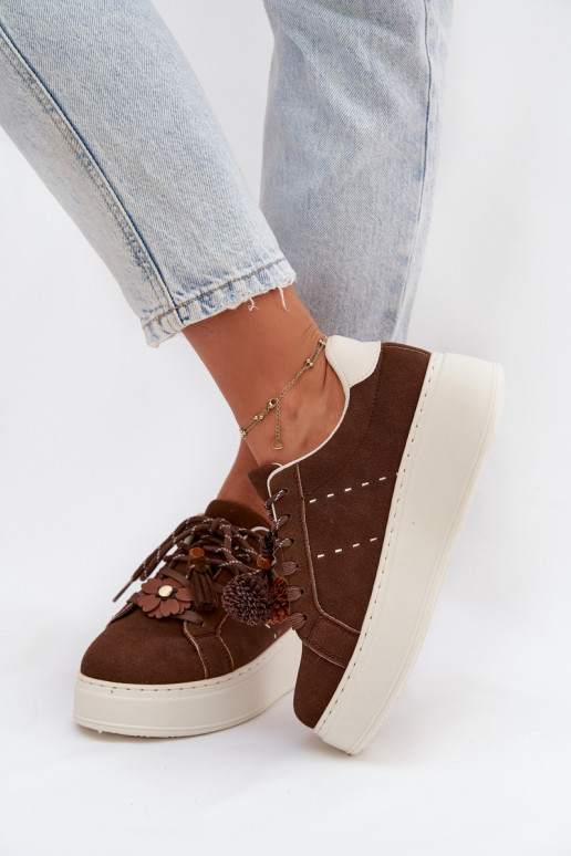 Chocolade Corinna dames platform sportschoenen met sierlijke pompons