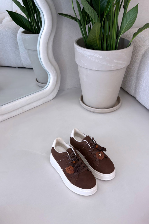 Chocolade Corinna dames platform sportschoenen met sierlijke pompons