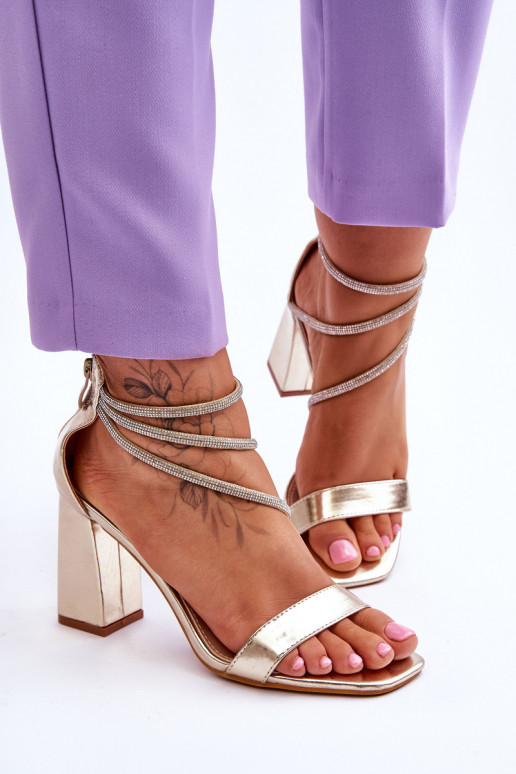 modieuze sandalen met sprankelende gaten gouden kleur Carma