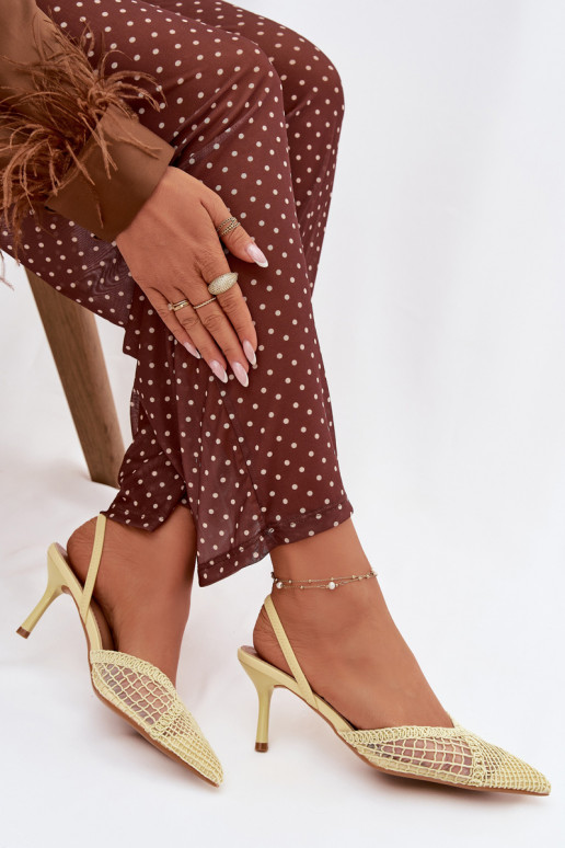 Gele „Hanelis" sandalen met ajour elementen en dunne hakjes