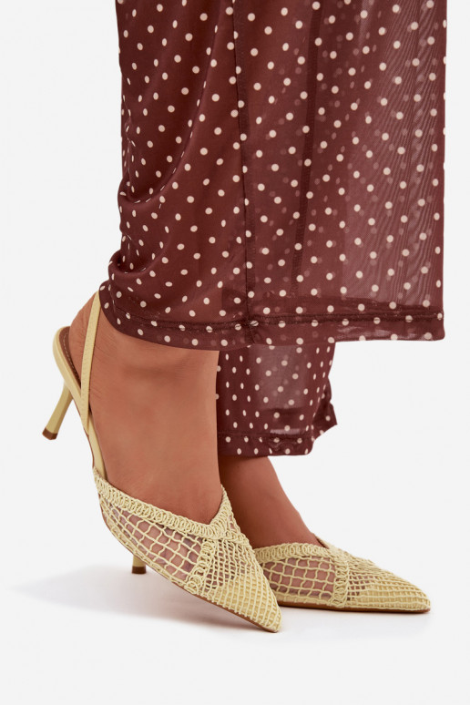 Gele „Hanelis" sandalen met ajour elementen en dunne hakjes