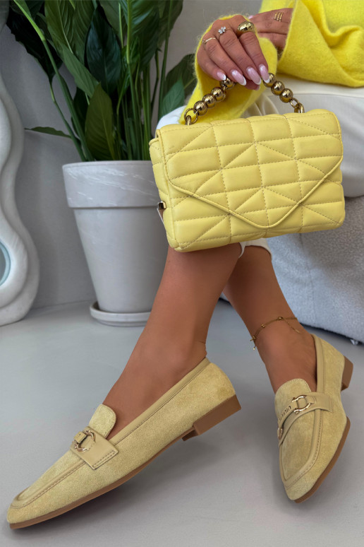 Dames mokassins met decoratieve elementen in gele kleur Evelora