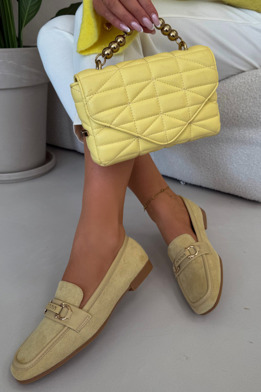 Dames mokassins met decoratieve elementen in gele kleur Evelora