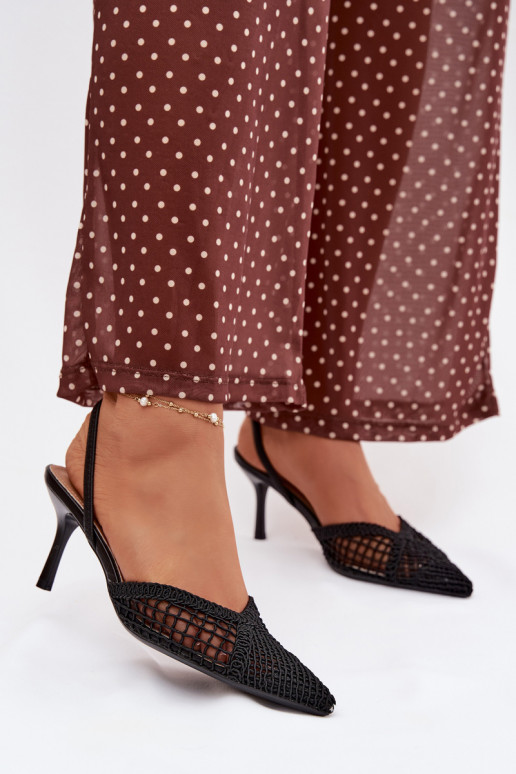 Zwarte „Hanelis" sandalen met ajour elementen en dunne hakjes