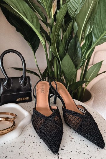 Zwarte „Hanelis" sandalen met ajour elementen en dunne hakjes 2