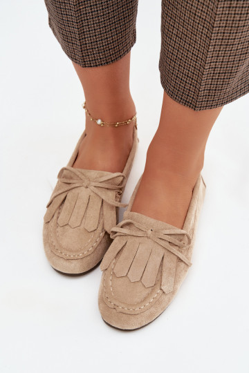 Zandkleurige Glorina dames mocassins met stijlvolle details en franjes