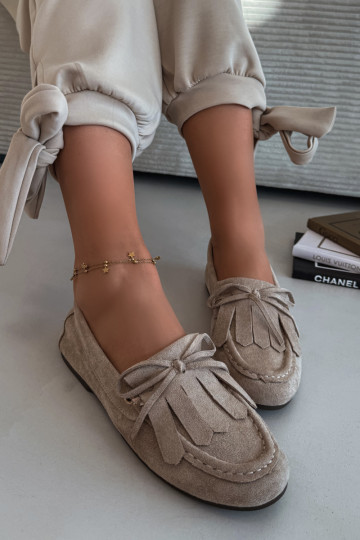 Zandkleurige Glorina dames mocassins met stijlvolle details en franjes 2