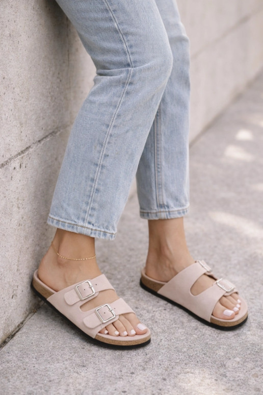 Dames lichtroze slippers met gespen „Oliena"