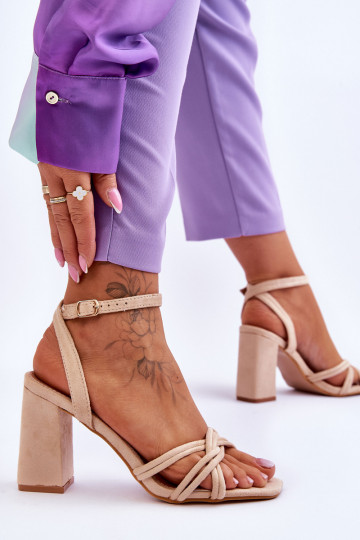 Het klassieke model Sandalen van suède met hakken beige Bernett 2