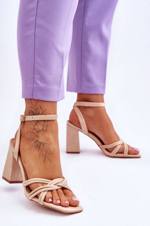 Het klassieke model Sandalen van suède met hakken beige Bernett