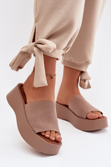 Dames slippers met platform in zandkleur Liorisse 2