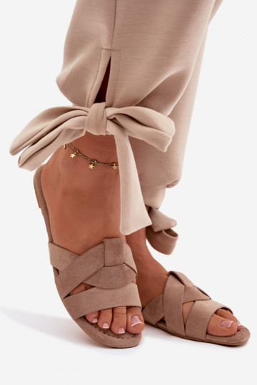 Vlakke dames slippers met bandjes in zandkleur Pavelle 2