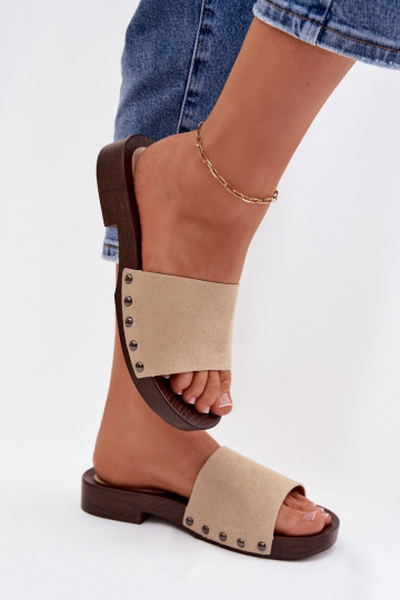 Dames slippers met studs en brede hakken in zandkleur Amelvessa