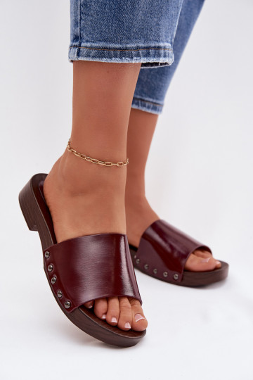 Dames slippers met studs en brede hakken in bordeaux Brinalle