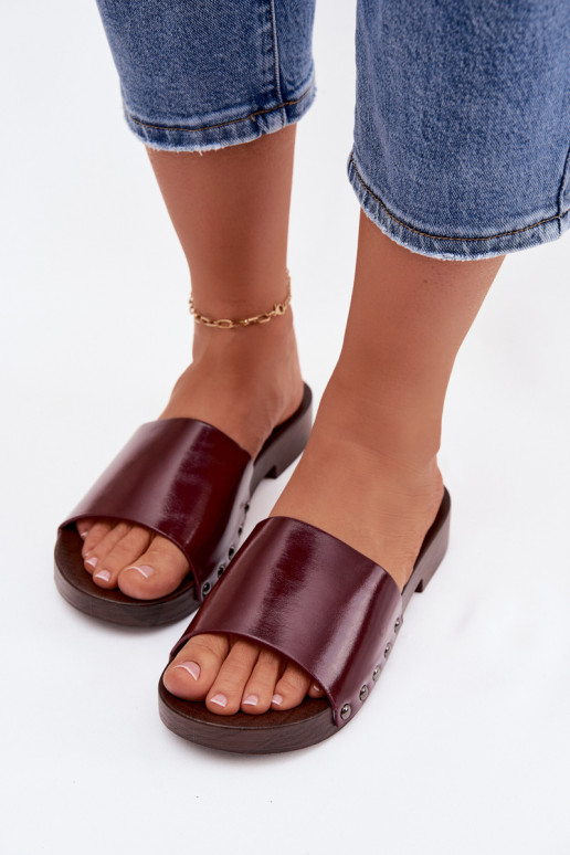 Damespantoffels met klinknagels met brede hakken bordeaux Brinalle