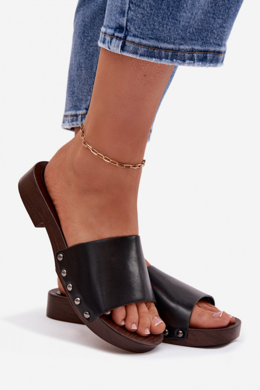 Damespantoffels met klinknagels met brede hakken zInart Brinalle