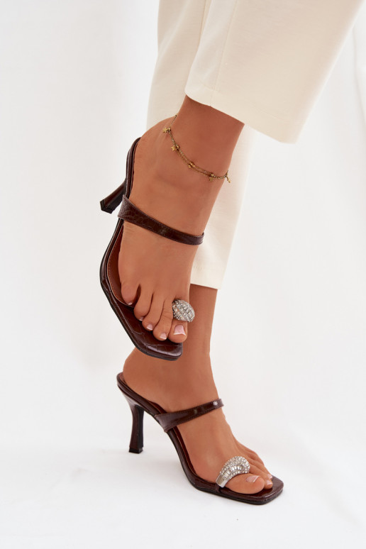 Dames chocolade kleurige pantoffels met dunne hakken en decoratieve details Lorissa