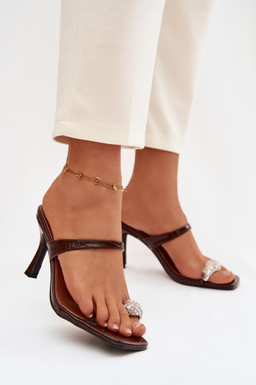 Dames chocolade kleurige pantoffels met dunne hakken en decoratieve details Lorissa 2