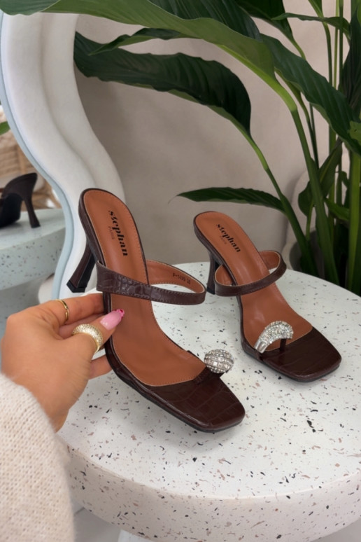 Dames chocolade kleurige pantoffels met dunne hakken en decoratieve details Lorissa