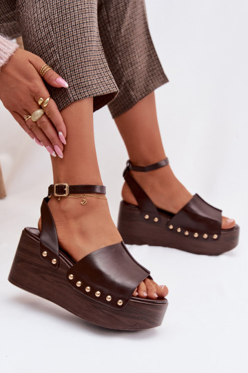Dames sandalen op platform met gouden spijkers in chocolade kleur Galorina