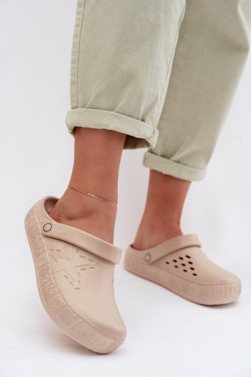 Lichte slippers klompen voor vrouwen Big Star TT274A083 in zandkleur 2