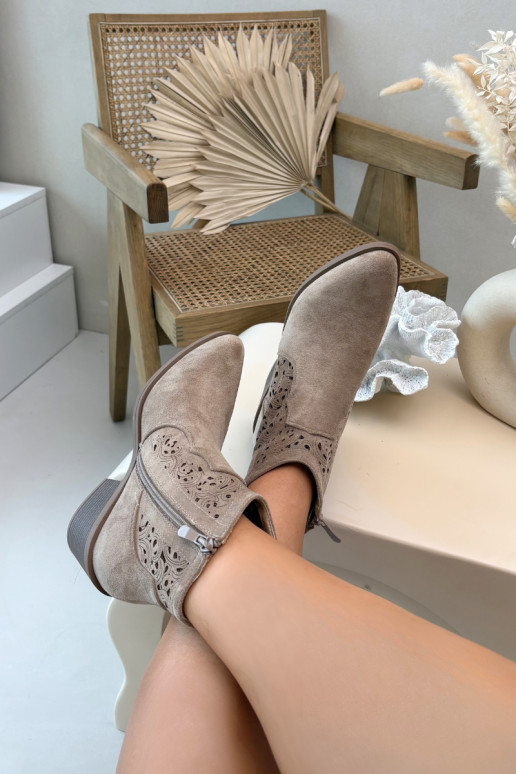 Ażurowe dames enkellaarsjes met brede hakken S.Barski HY61-8026 zandkleur