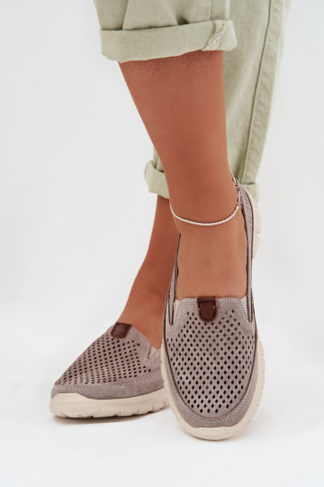 Grijze schoenen met opengewerkte elementen van natuurlijk suede Ravinette 2