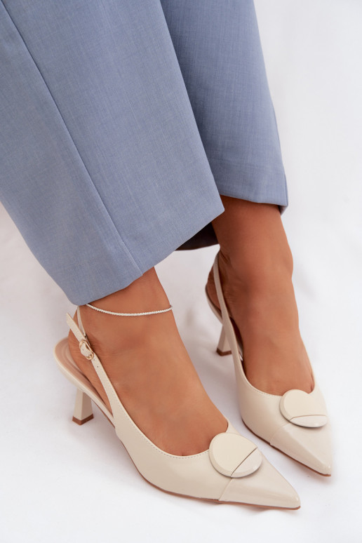 Dames sandalen met dunne hakken Met sierlijk Detalem ivoor Het heeftriae