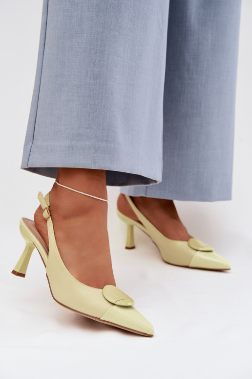 Dames sandalen met dunne hakken Met sierlijk Detalem geel Het heeftriae