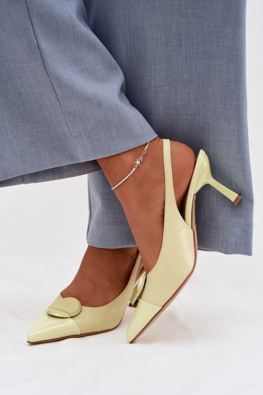 Dames sandalen met dunne hakken Met sierlijk Detalem geel Het heeftriae