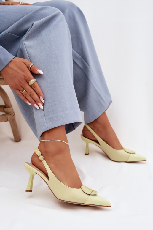 Dames sandalen met dunne hakken Met sierlijk Detalem geel Het heeftriae