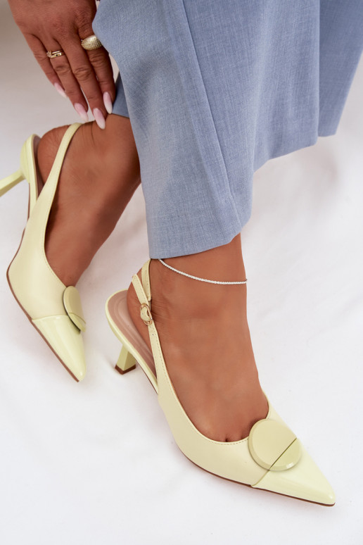 Dames sandalen met dunne hakken Met sierlijk Detalem geel Het heeftriae