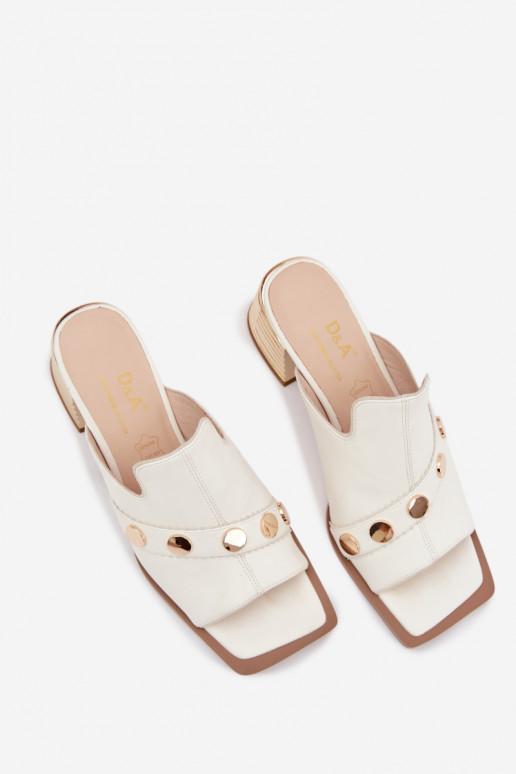 Leren pantoffels met hakken met versierde hakken D&A CR61-3063 Initte kleur