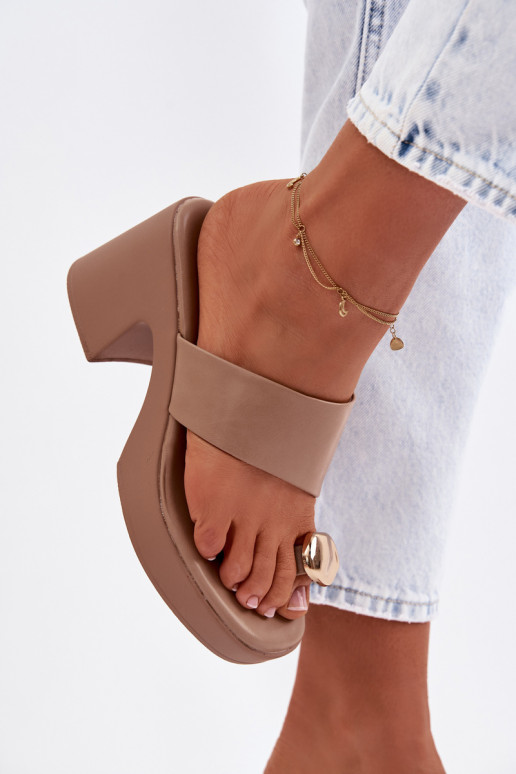 Damespantoffels Op SłupkoInym Obcasie Ze gouden kleurm Detalem beige Sinora