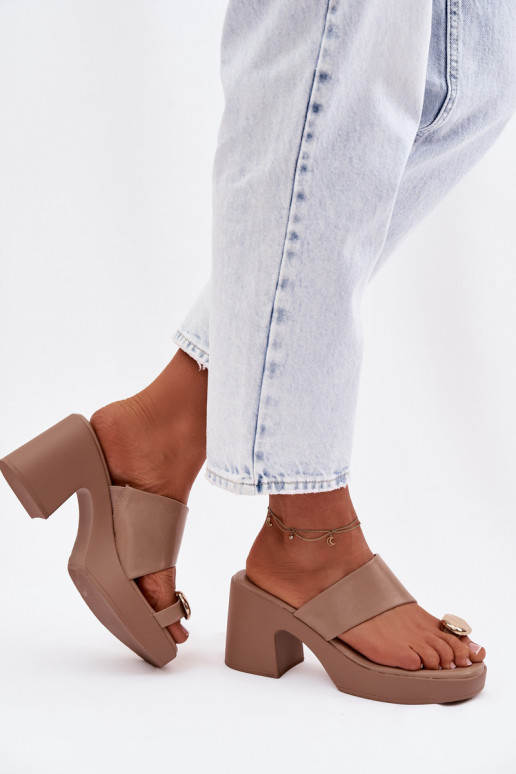 Damespantoffels Op SłupkoInym Obcasie Ze gouden kleurm Detalem beige Sinora