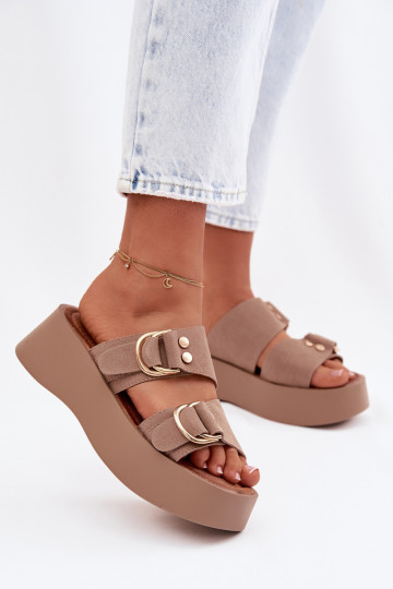 Dames slippers met platform en gouden gespen in zandkleur Nelirae 2