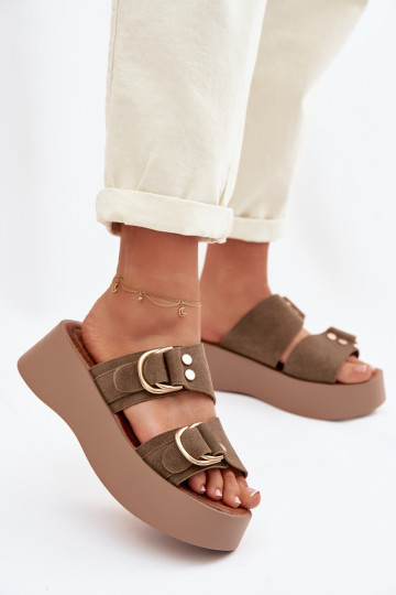 Vrouwen slippers met platform en gouden gespen in groene kleur Nelirae