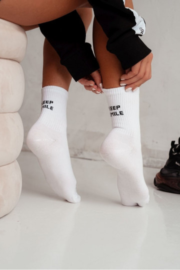 Dames sokken met de tekst Keep Smile in witte kleur
