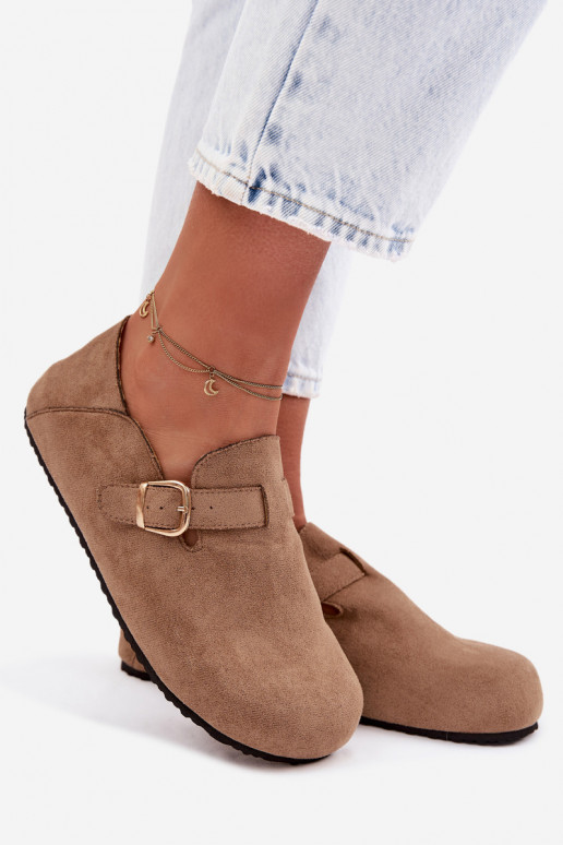 Dames schoenen van kunstleer met gouden gespen in zandkleur Ismora