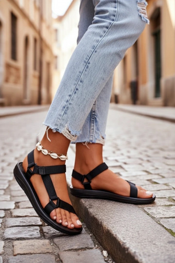 Damessandalen in sportieve stijl met zelfklevende sluitingen in de kleur zwart Vilari 2