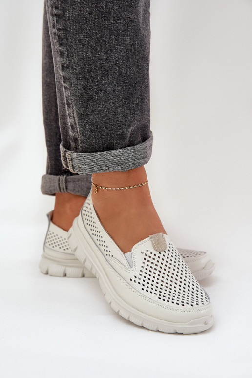 Eenvoudig Leer met elementen van opengeInerkt Damesmocassins op het platform Initte kleur Tanelora