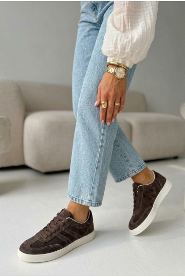 Sneakers van kunstleer chocolade kleur