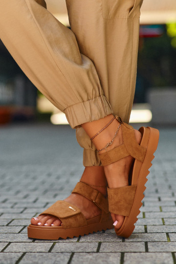 Dames suède sandalen met plateau Big Star NN274705 bruine kleur