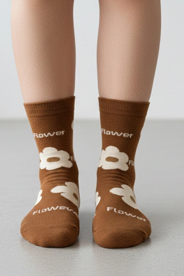 Bruine sokken met bloemen... 2